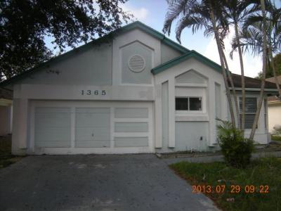 1365 W Glen Oak Rd, North Lauderdale, FL 33068