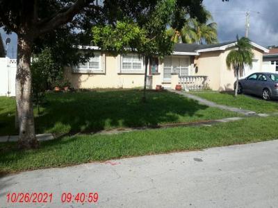 2040 Nw 88 Way, Pembroke Pines, FL 33024