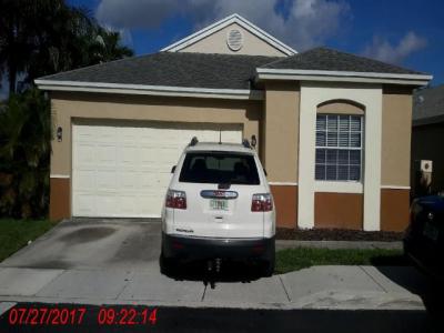 227 E Riverbend Dr, Sunrise, FL 33325