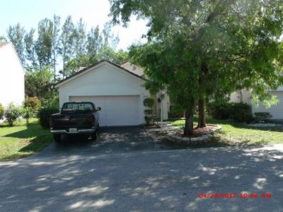 3947 Jasmine Ln, Coral Springs, FL 33065