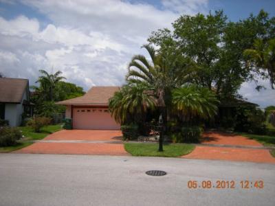 5181 Nw 81 Ave, Lauderhill, FL 33351