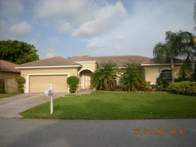 5761 Surrey Cir E, Davie, FL 33331