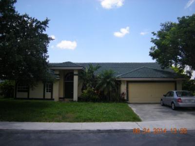 700 Sw 93 Ter, Pembroke Pines, FL 33025