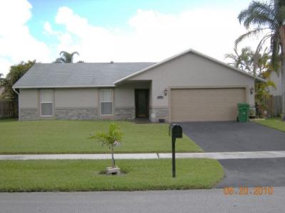 7465 Nw 47 Pl, Lauderhill, FL 33319