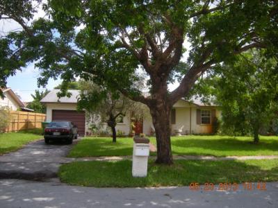 8021 Nw 47 St, Lauderhill, FL 33351