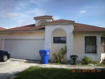 814 E Palm Run Dr, North Lauderdale, FL 33068