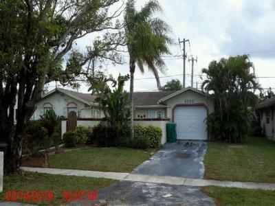 8250 Nw 45 Ct, Lauderhill, FL 33351