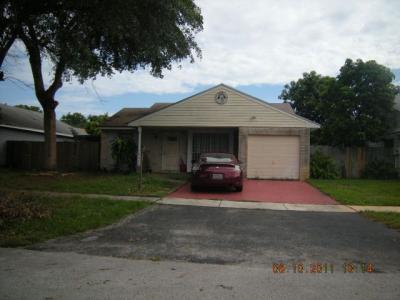 8671 Sw 16 St, Pembroke Pines, FL 33025