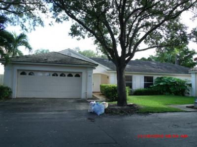 894 Nw 97 Ave, Plantation, FL 33324